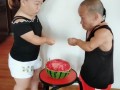 网红夫妻吃瓜图片,揭秘娱乐圈幕后真相